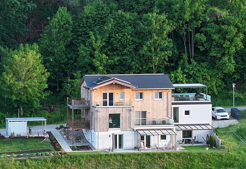 Morgenrot Apartments in Spielberg am Waldrand mit Terrassen und Außenbereichen