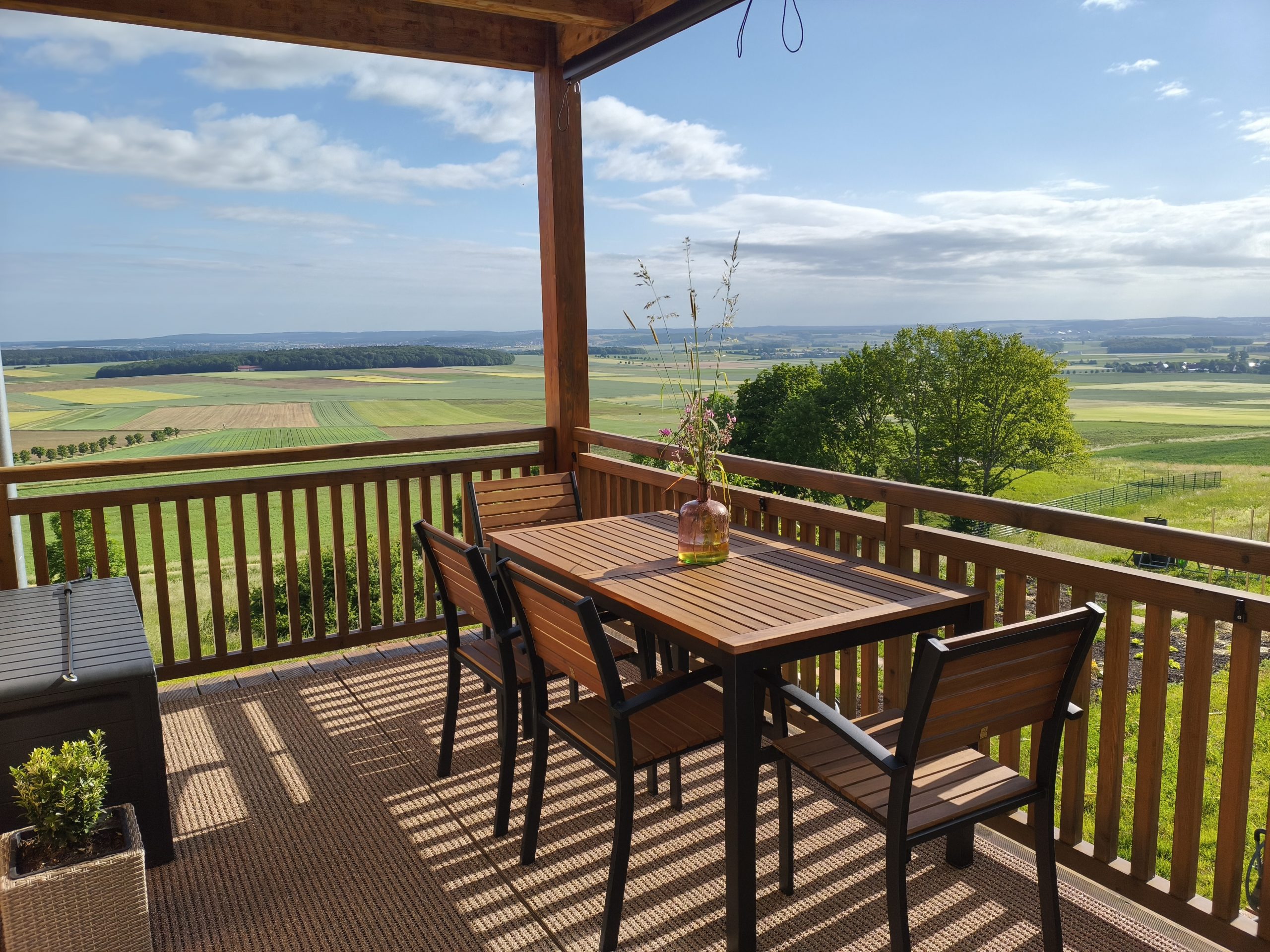 Ferienwohnung mit Balkon, Blick ins Fränkische Seenland